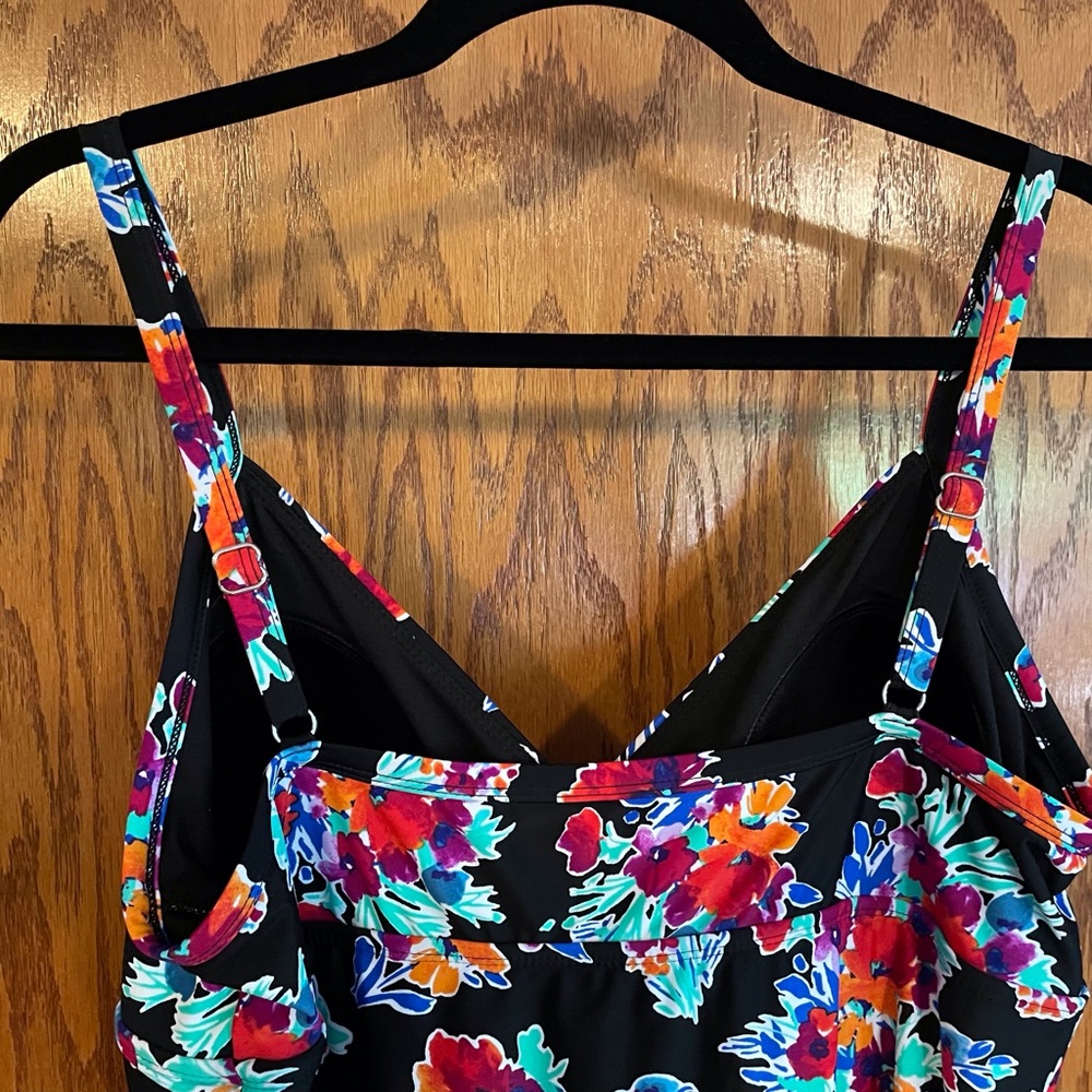 Tropical Escape Black Floral Spaghetti Strap Swimsuit - Picture 4 of 9